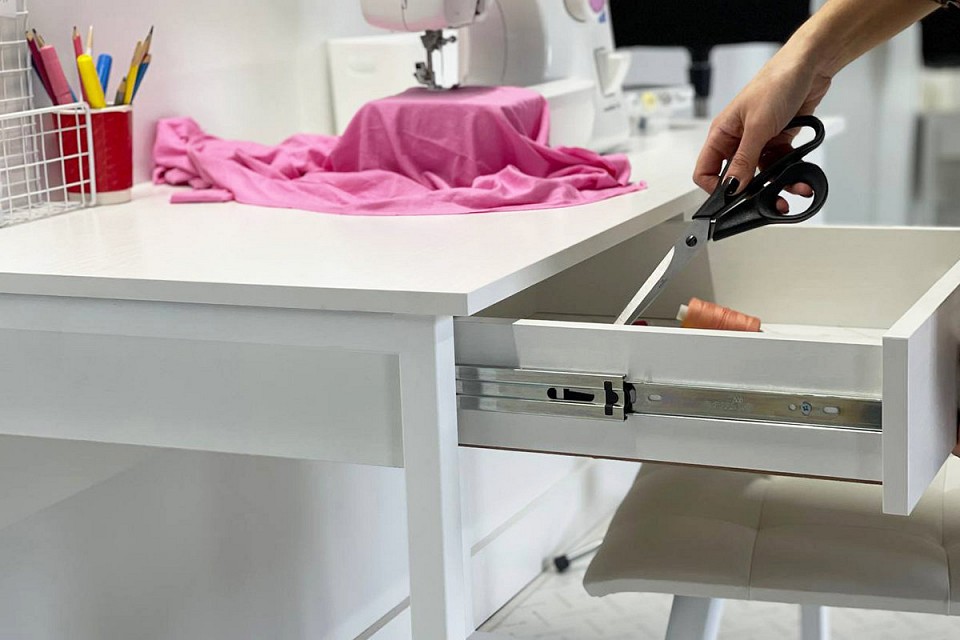 Стол письменный Юниор